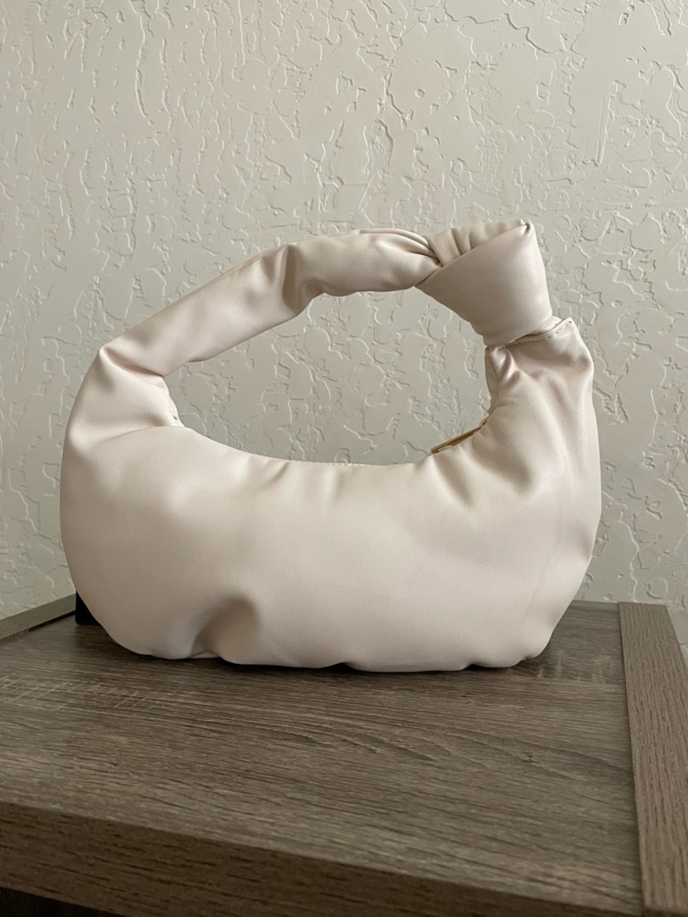 🤍 Melie Bianco Cream Knot Handle Hobo Bag NWT - Picture 6 of 6